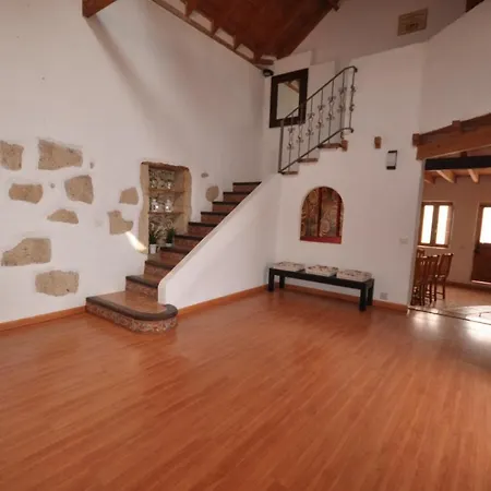 Casaruralarona Holiday home Valle de San Lorenzo